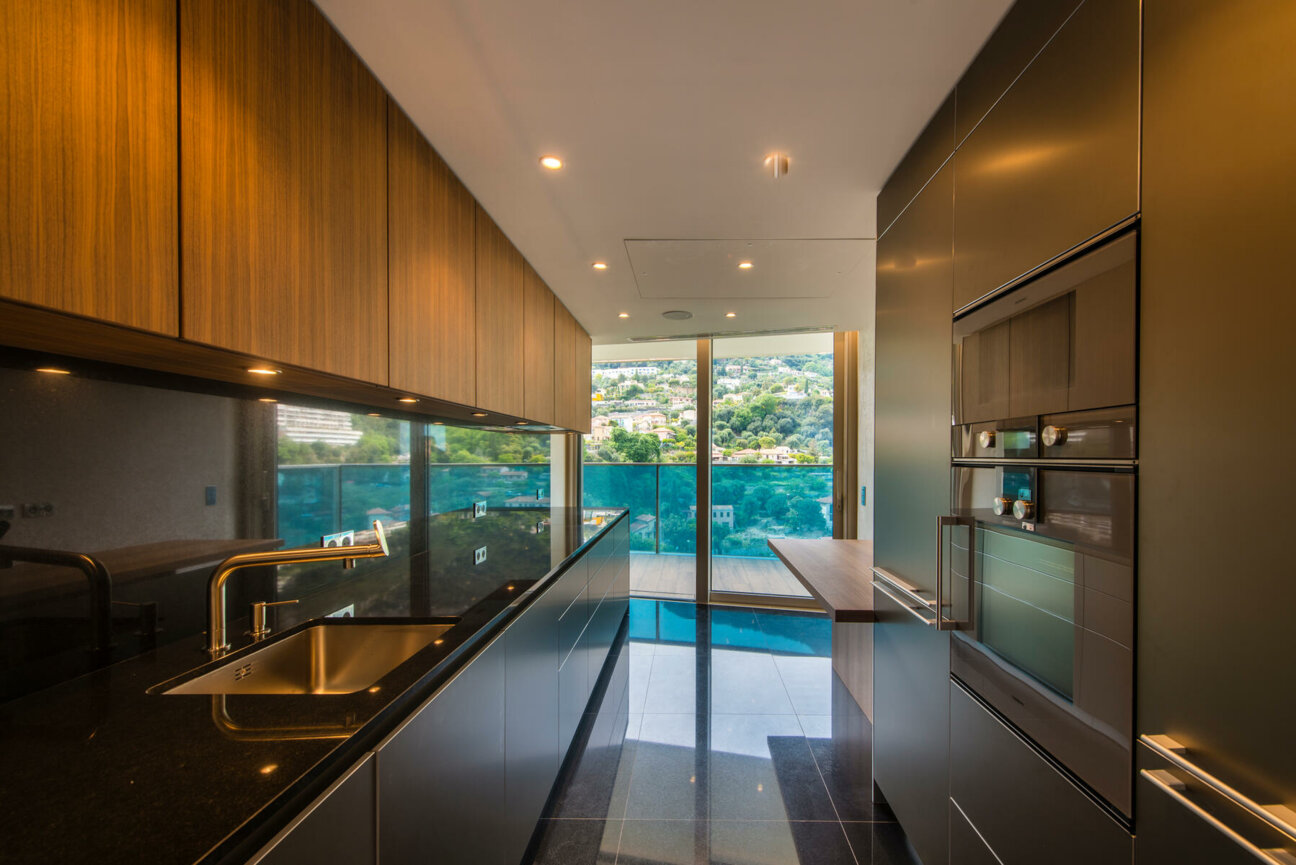 TOUR ODÉON – 5 ROOM APARTMENT ON A HIGH FLOOR FOR SALE - 12/12