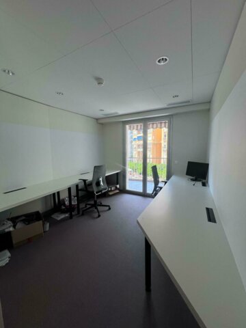 Le Bristol: Prime Office with F1 & Port Views – Fully Operational, Prestigious Address - 4/7