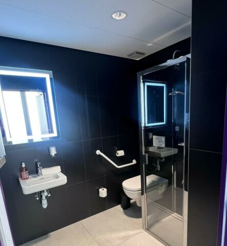 Le Bristol: Prime Office with F1 & Port Views – Fully Operational, Prestigious Address - 6/7